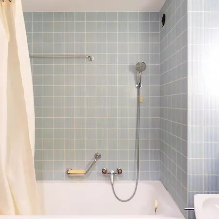 Alpine Panorama Spacious Mountain Retreat